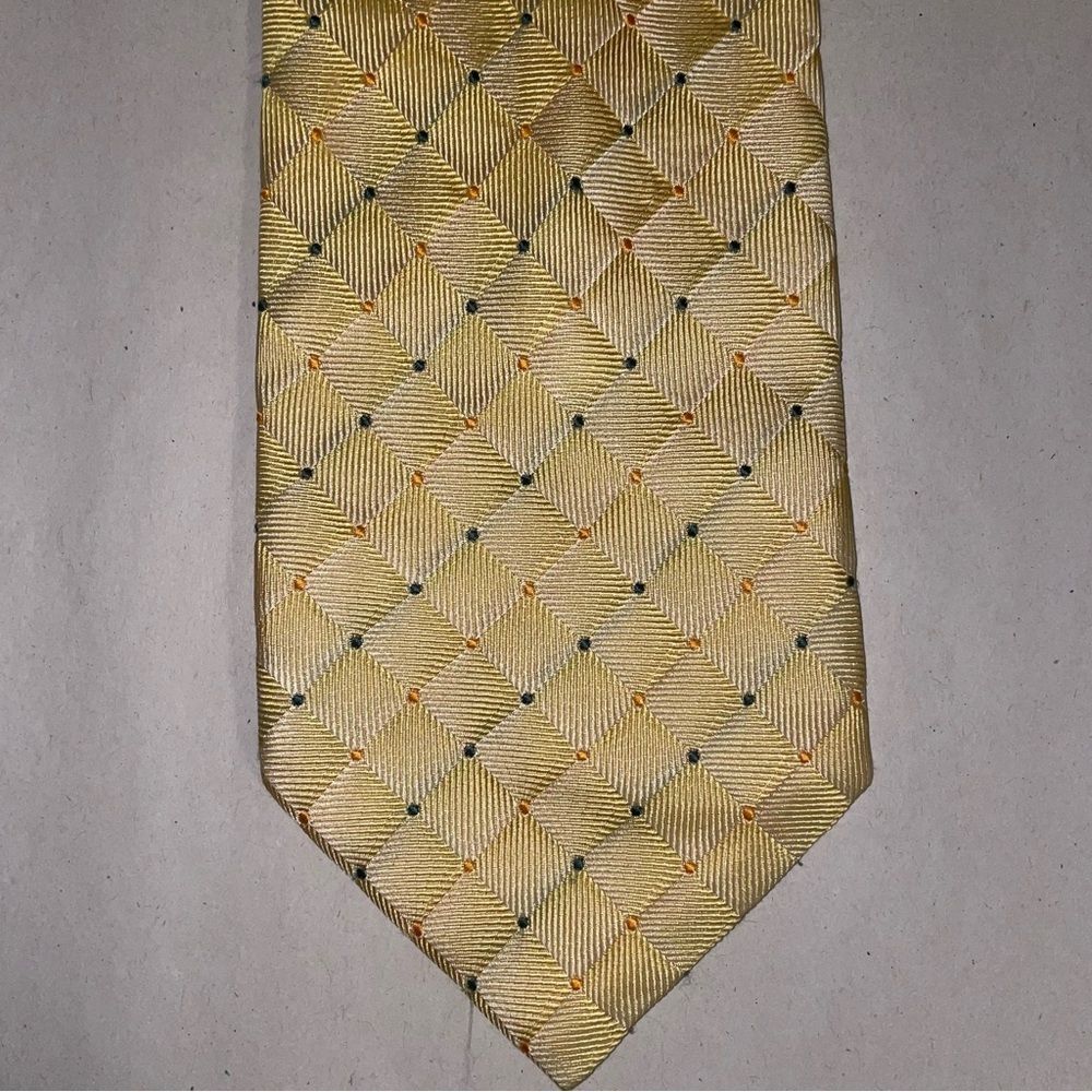 Saks Fifth Avenue 100% Silk Elegant Gold Patterned Tie